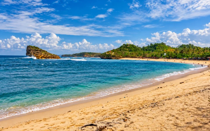 Pantai Watu Karung Pacitan